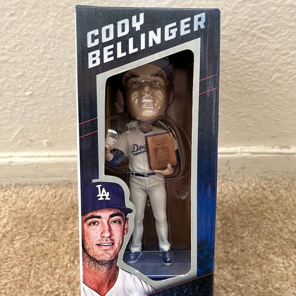 Bobblehead - Picture 4 of 16
